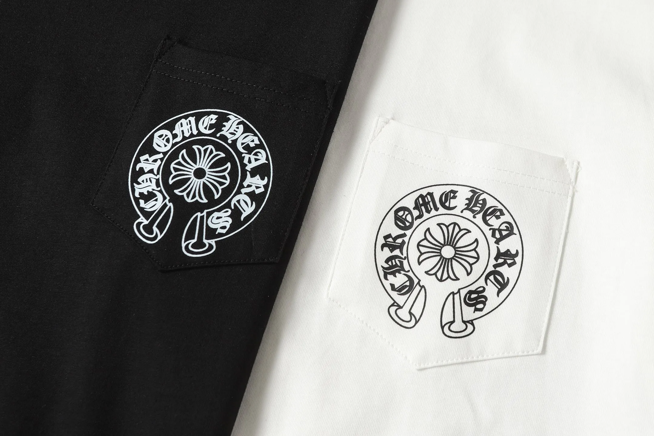 P160 Chrome Hearts CH Chrome Hearts Colorful Horseshoe Sanskrit Letter Printed Short Sleeve T-shirt Uses direct injection imported machine printing Hardware and accessories are milled and customized Correct configuration Black 2025 Chrome Hearts authentic packaging 260 grams of custom-dyed double yarn cotton Large version Loose and stylish Differentiated from low version slim and long version The upper body stretches the hips 100% commitment: top quality Not fast food The highest version on the market Top quality - different from the ordinary versions on the market If you care about quality, you should also respect the price. Absolutely 0 after-sales service and 0 return rate so far. It’s hard not to love the style - 260g double yarn cotton custom dyed fabric - Correct high-density main mark, washed tag, hand-sewn